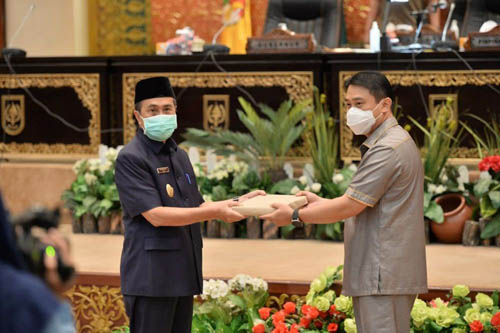  Gubri Syamsuar Sampaikan Nota Keuangan Raperda APBD 2021